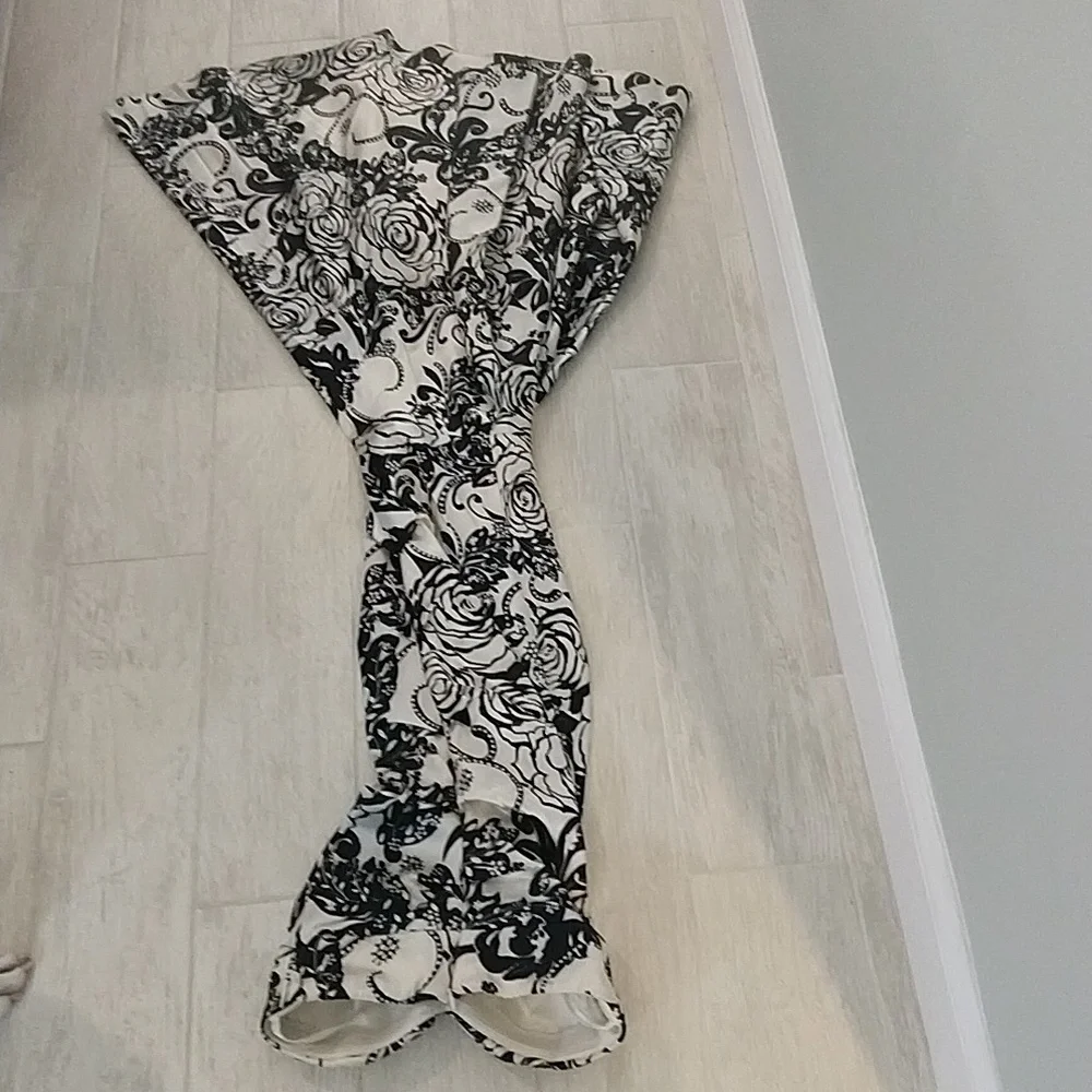 Gown - Picture 5 of 8